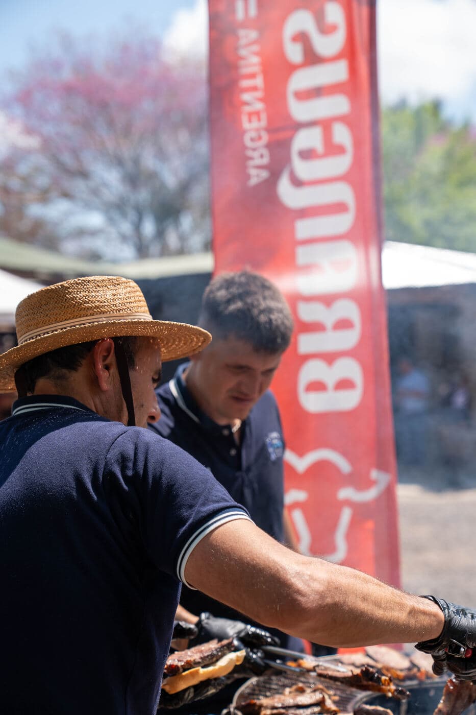 Cocinando al asador en Curuzú Cuatía
